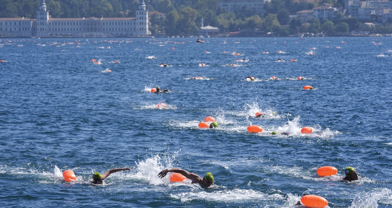 2 bin 500 sporcu katıldı! Boğaziçi Kıtalararası Yüzme Yarışı nefes kesti - Görsel 1