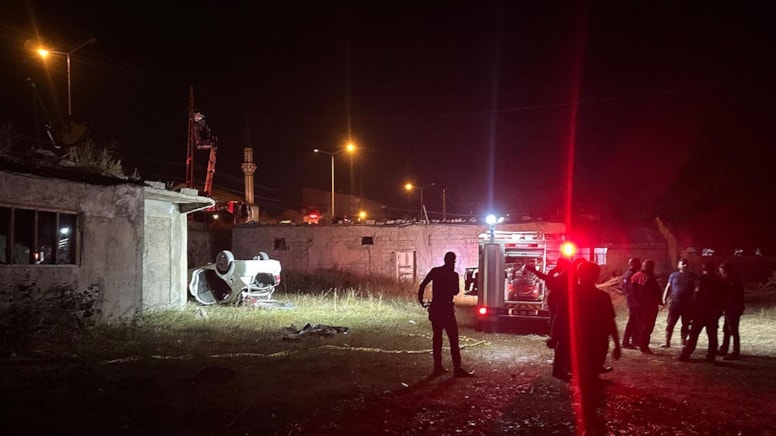 Ağrı’da otomobil çatı üzerinden şarampole devrildi: 1 yaralı - Görsel 1