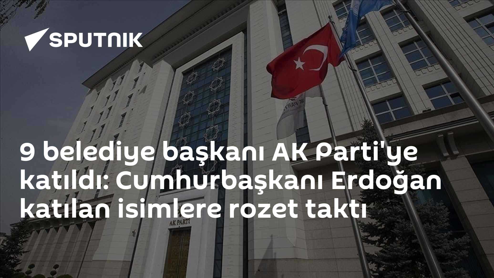 AK Parti Genişletilmiş İl Başkanları Toplantısı'nda 9 belediye başkanı partiye katıldı, Erdoğan rozetleri taktı
