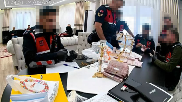 AKP'li eski belediye başkanının evindeki deste deste paraları jandarma saydı - Görsel 2