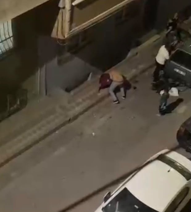Akraba kavgası sokağa taştı! Kadına yumruk attı, bebek arabasını fırlattı - Görsel 2