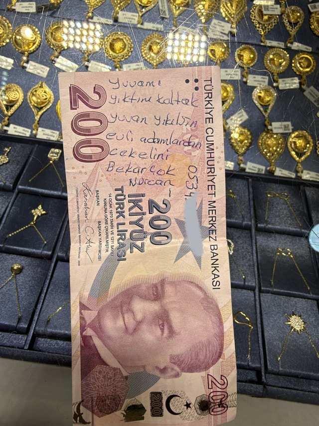 Aldatılan kadından akıl almaz intikam! Paranın üzerine düştüğü nota bakın - Görsel 3