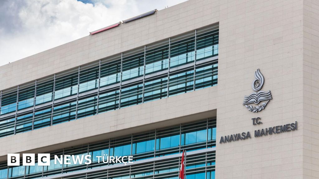 Anayasa Mahkemesi'nden süresiz yoksulluk nafakasına veda: Gerekçe Resmi Gazete'de