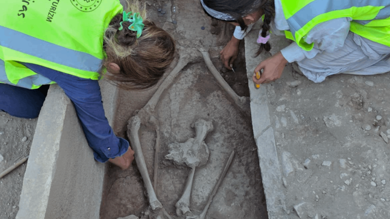 Aspendos'ta 2 bin 400 yıllık sır çözüldü: Tarihi mezardan antik güreşçi çıktı! - Görsel 1