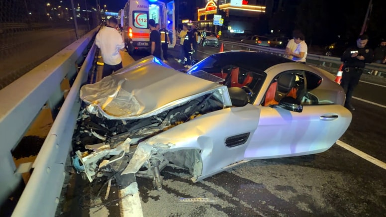Avcılar’da iki otomobil çarpıştı: 2 kişi yaralandı - Görsel 1