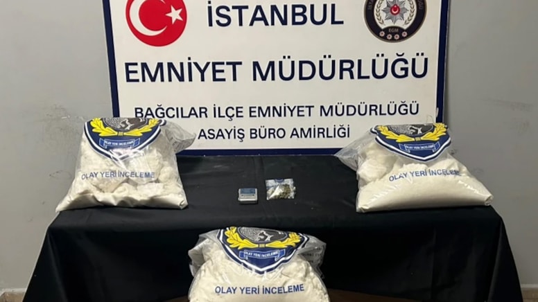 Bağcılar'da sentetik hap laboratuvarı operasyonu: 23 kiloya yakın ham madde ele geçirildi - Görsel 1