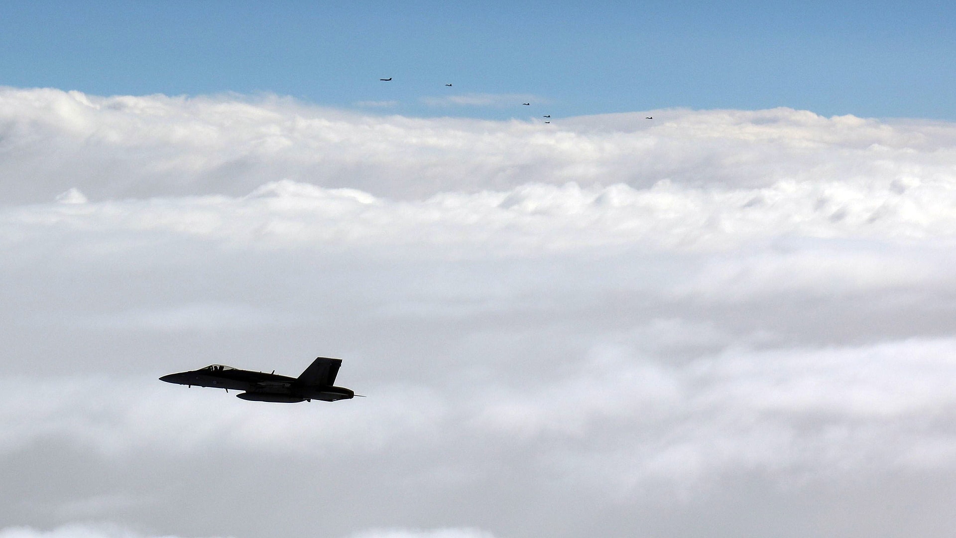 Baltıklar'da Rus uçak alarmı: Türk F-16'lar NATO'dan İtalyan, Finlandiyalı ve İsveçli savaş uçaklarıyla havalandı - Görsel 2