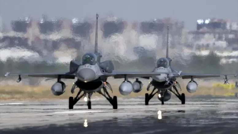 Baltıklar'da Rus uçak alarmı: Türk F-16'lar NATO'dan İtalyan, Finlandiyalı ve İsveçli savaş uçaklarıyla havalandı - Görsel 1