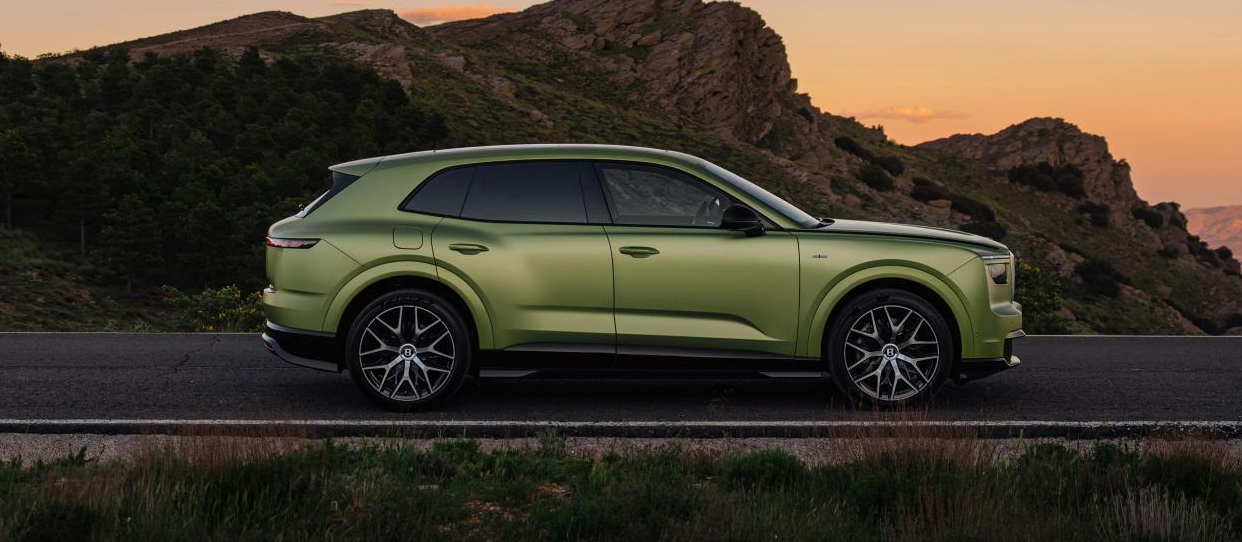 Bentley'nin ilk tam elektrikli SUV'si Torcal tanıtıldı: 888 beygirli S versiyonu 2.8 saniyede 100 km/h'e ulaşıyor - Görsel 3