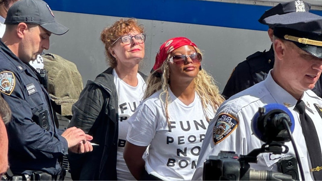 BM önünde Netanyahu protestosu büyüdü: Oscar ödüllü oyuncu Susan Sarandon gözaltına alındı - Görsel 4