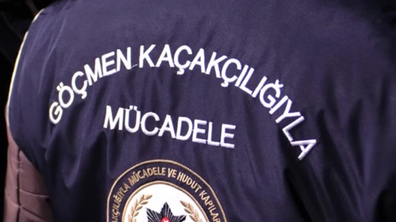 Çanakkale'de göçmen kaçakçılığı operasyonu: 8 kişi tutuklandı - Görsel 1