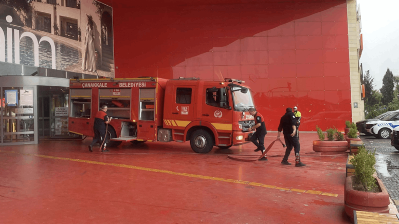 Çanakkale’de AVM’de korkutan yangın - Görsel 1