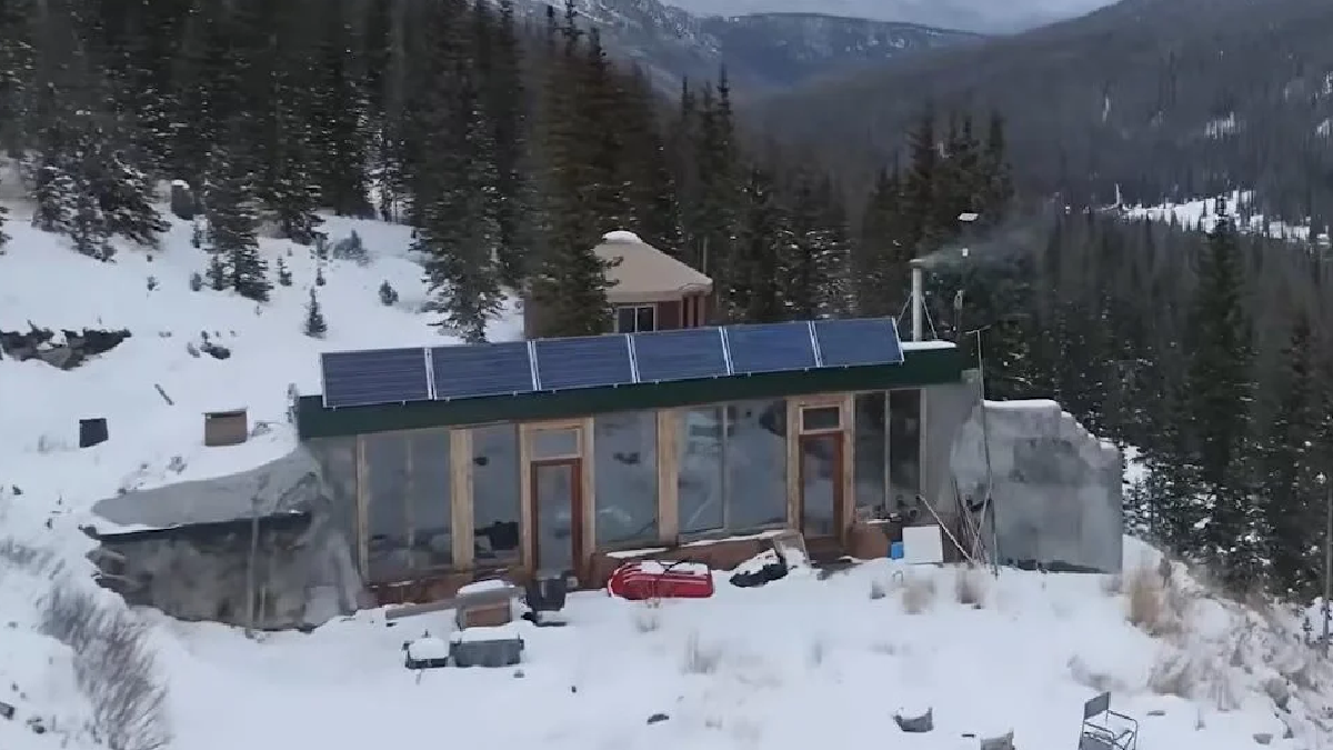 Colorado'da 3.400 metre rakımda 700 eski lastikle inşa edilen off-grid ev - Görsel 2