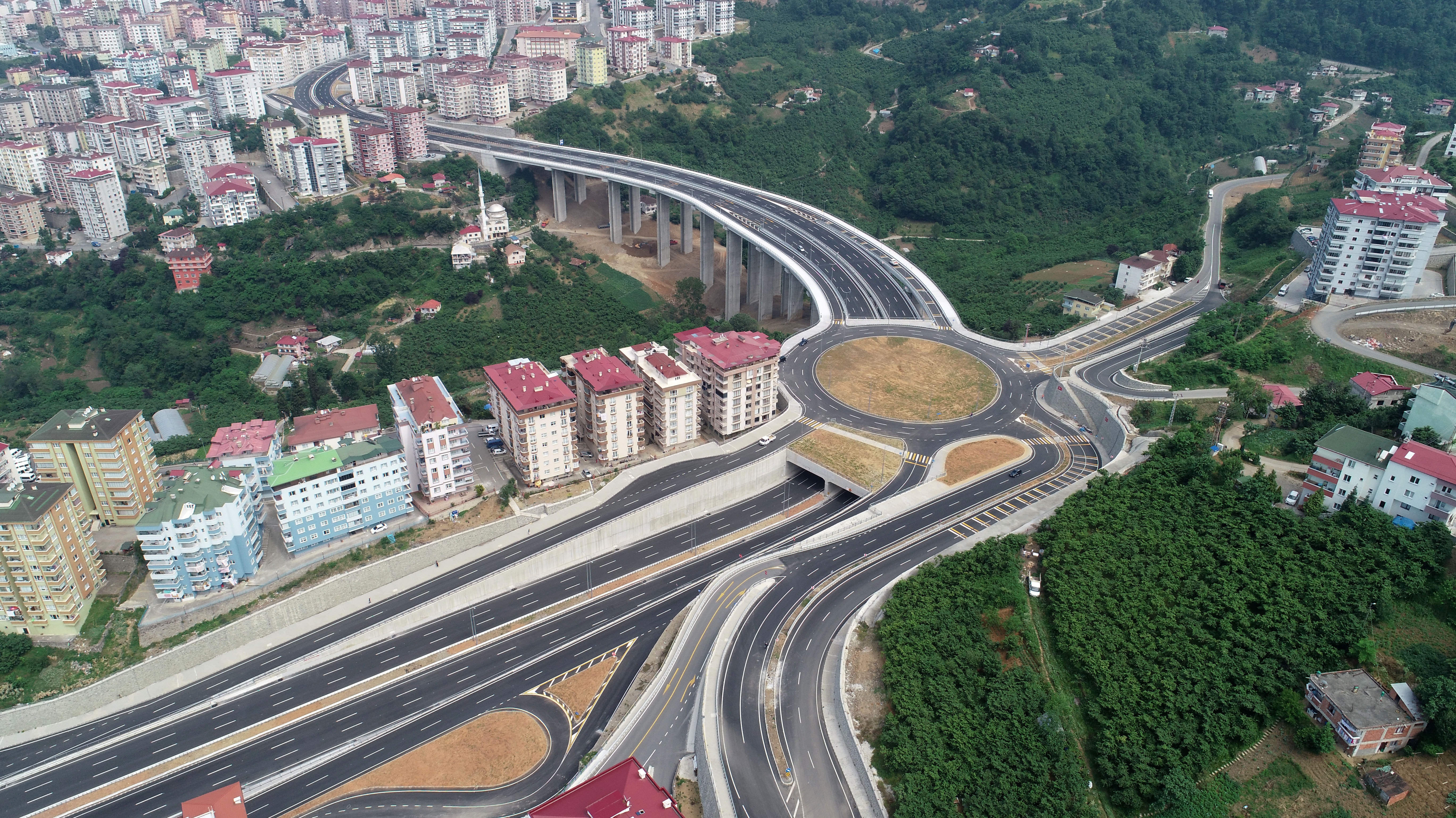 Dağların arasından tüneller açılıyor: 54 kilometrelik dev hat o ilin trafik çilesini bitirecek - Görsel 4