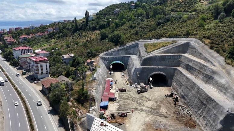 Dağların arasından tüneller açılıyor: 54 kilometrelik dev hat o ilin trafik çilesini bitirecek - Görsel 1