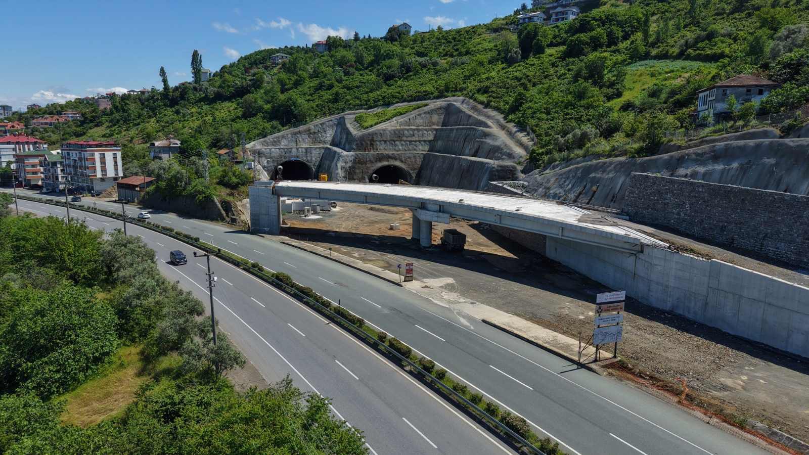 Dağların arasından tüneller açılıyor: 54 kilometrelik dev hat o ilin trafik çilesini bitirecek - Görsel 2