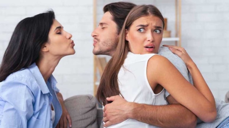 Dedektiflere göre eşinizin sizi aldattığını ele veren 7 kelimelik cümle - Görsel 1