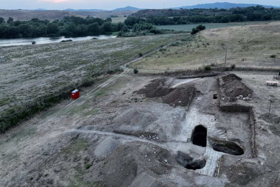 Defalarca yağmalanan mezarda 2 bin 600 yıllık hazine bulundu - Görsel 2