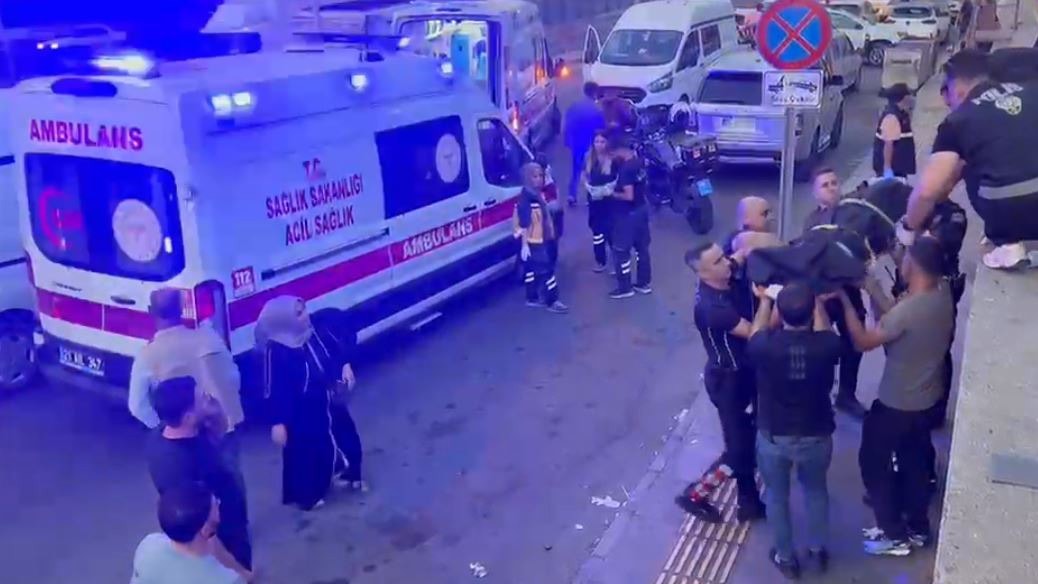 Diyarbakır'da ortalık savaş alanına döndü: Ölüler var - Görsel 2