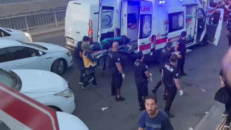 Diyarbakır'da ortalık savaş alanına döndü: Ölüler var - Görsel 1
