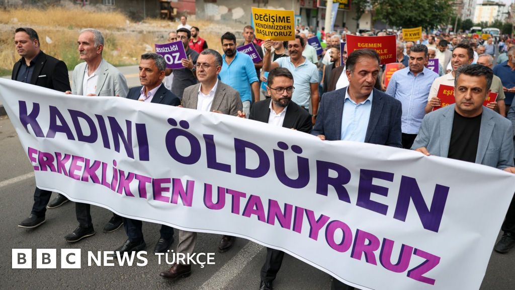 Diyarbakır’da erkekler kadın cinayetlerine karşı tek başlarına yürüdü: “Kadını öldüren erkeklikten utanıyoruz”