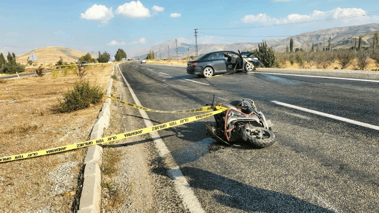 Doğanşehir'de motosiklet otomobille çarpıştı: Genç sürücü hastanede hayatını kaybetti