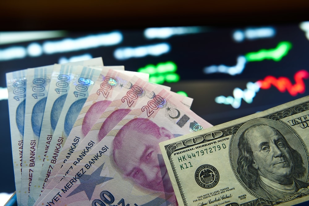 Dolar ve euro aynı anda rekora koşuyor