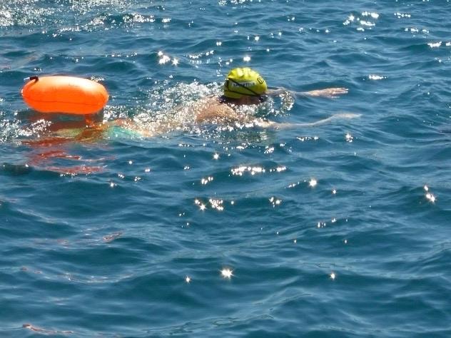 Dünyaca ünlü gazetenin muhabiri boğazda kulaç attı: Zorlu parkuru başarıyla tamamladı - Görsel 2
