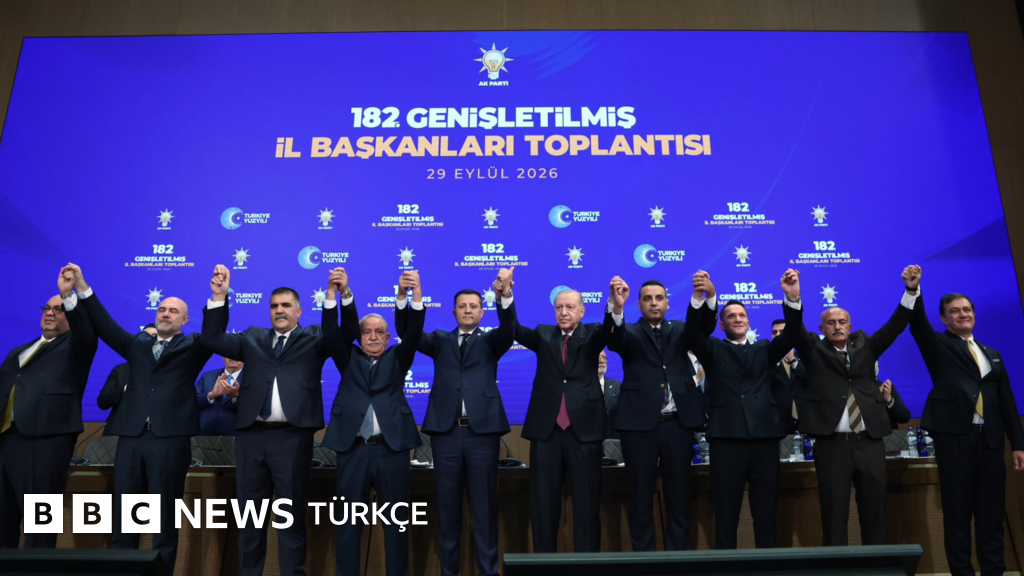 Erdoğan'ın katıldığı toplantıda 9 ilçe başkanı AKP'ye geçti: Çiğli ve Çerkezköy'den ayrılan isimler gündem oldu