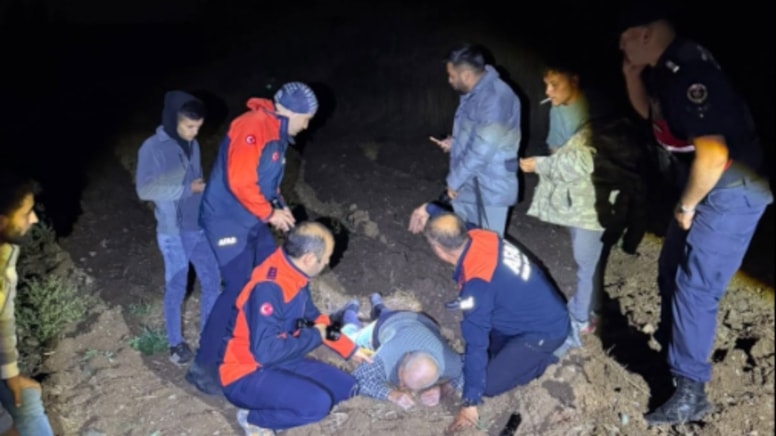 Evden çıktıktan sonra kaybolan yaşlı adam dağda uyurken bulundu - Görsel 1
