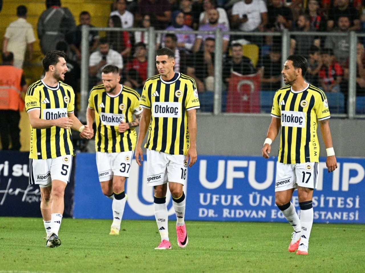Fenerbahçe'de yıldız futbolcu ameliyat oldu! 2 ay sahalardan uzak kalacak