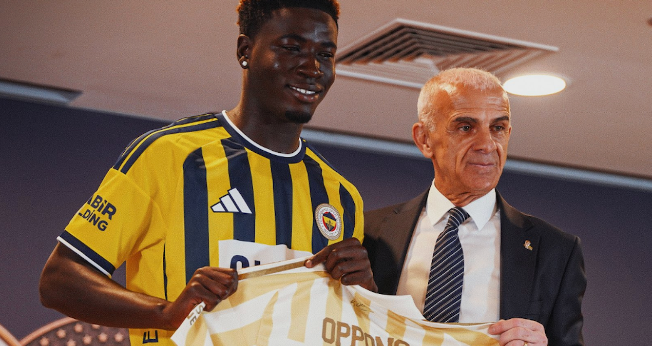 Fenerbahçe'den yeni transferine imza töreni - Görsel 1