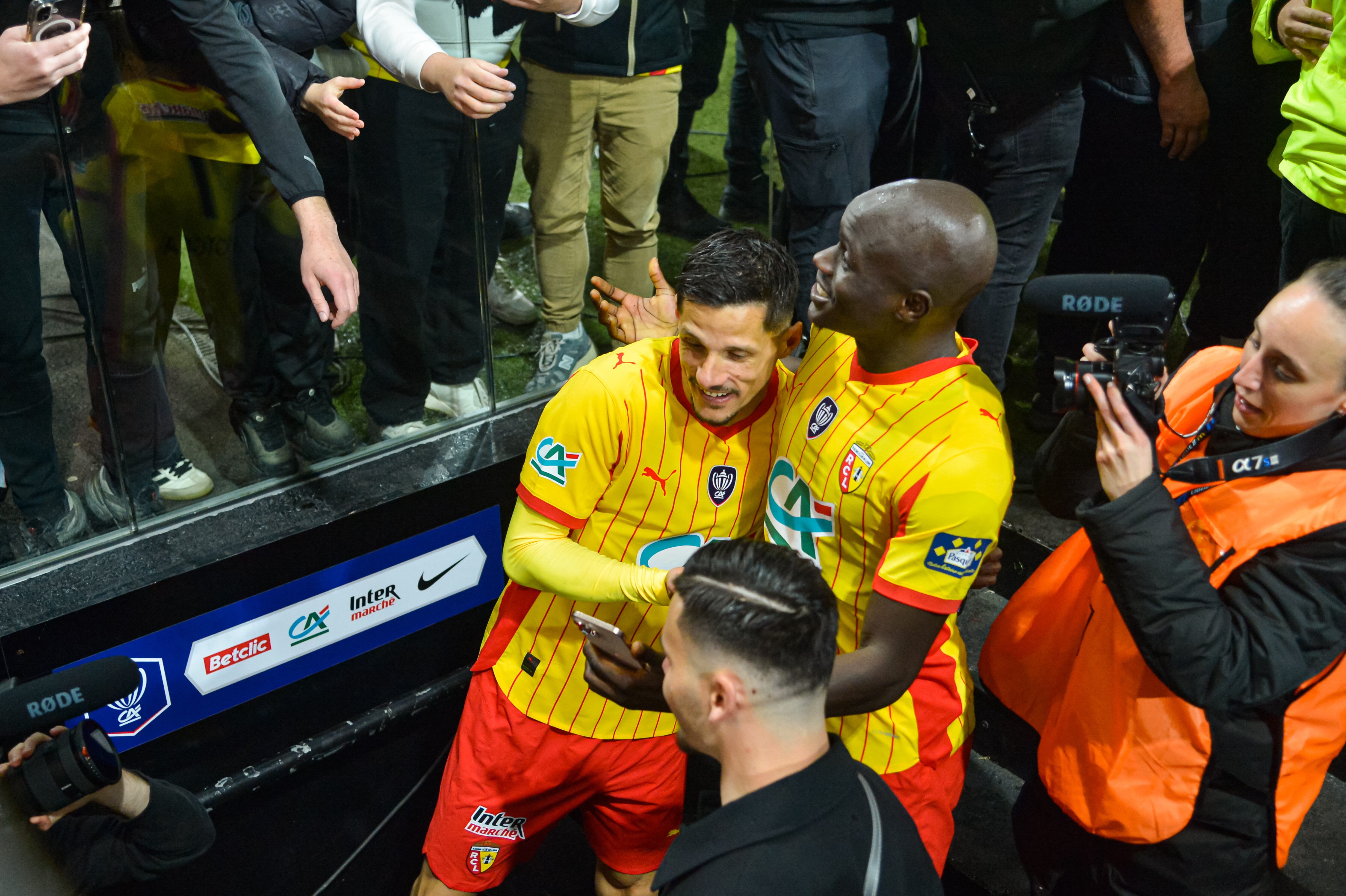 Fenerbahçe'nin istediği yıldıza tekme tokat saldırdılar