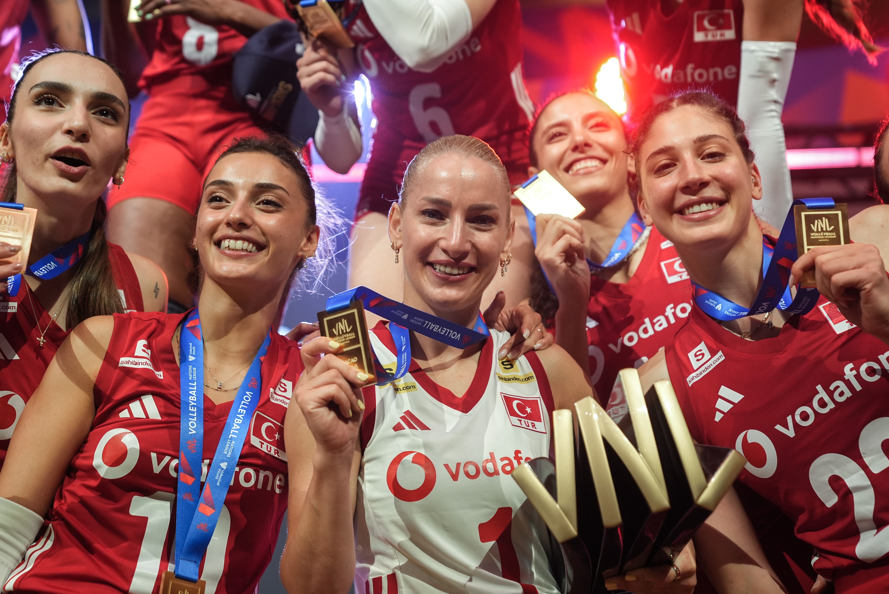 Filenin Sultanları'na tebrik mesajları