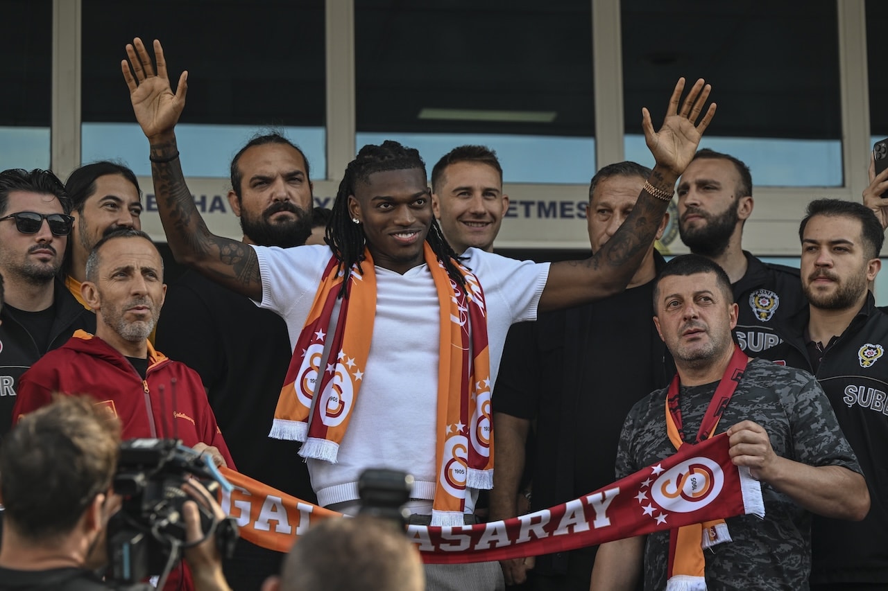 Galatasaray Leao'yu resmen açıkladı! Yıldız oyuncudan ilk sözler