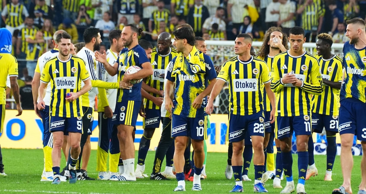 Galatasaray ve Beşiktaş’ın kaybettiği haftayı 8-0’lık Eyüp galibiyetiyle kapatan Kanarya’da yüzler güldü! Fener’e huzur geldi - Görsel 1