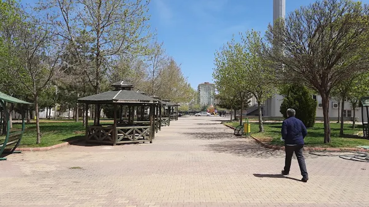 Gaziantep'de üniversite araştırma görevlisi parkta yakalandı, idari soruşturma başlatıldı - Görsel 3