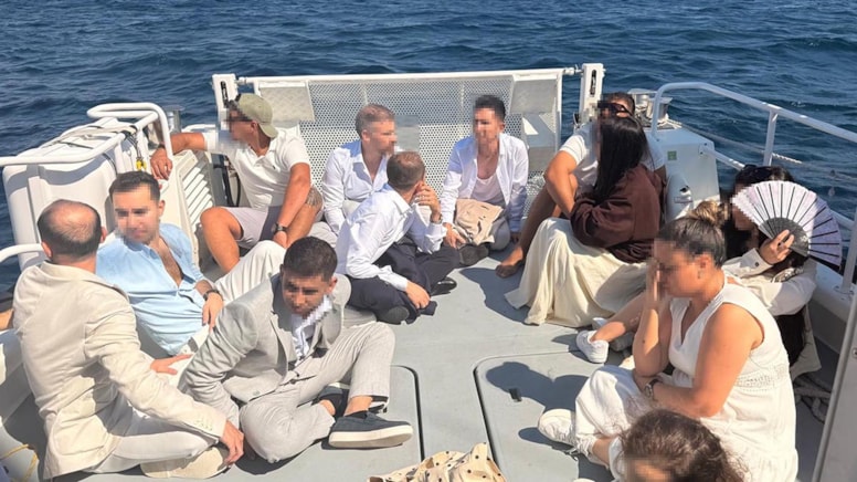Göçmen kaçakçılarının yeni yöntemi deşifre oldu: Artık bu kıyafetleri giydiriyorlar - Görsel 1