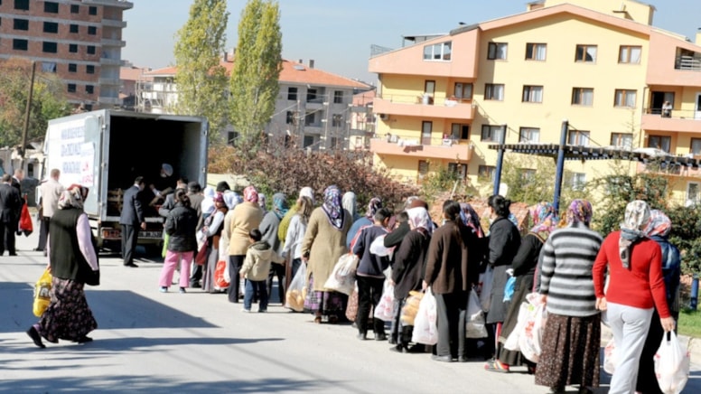 Günde 15 bin kişi devletten yardım bekliyor - Görsel 1