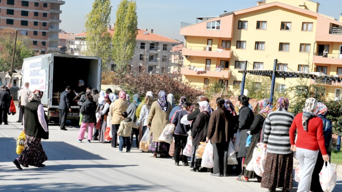 Günde 15 bin kişi devletten yardım bekliyor