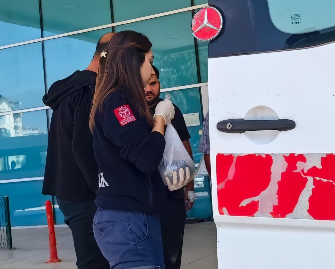 İnegöl'de içecek fabrikasında iş kazası: 24 yaşlı işçinin kesen parmağı buzla hastaneye getirildi