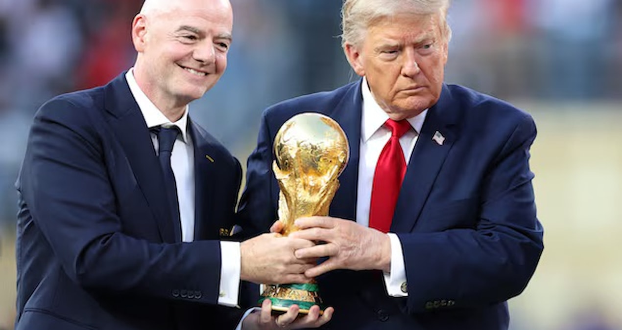 Infantino kırmızı kartı iptal etmenin ödülünü alıyor - Görsel 1