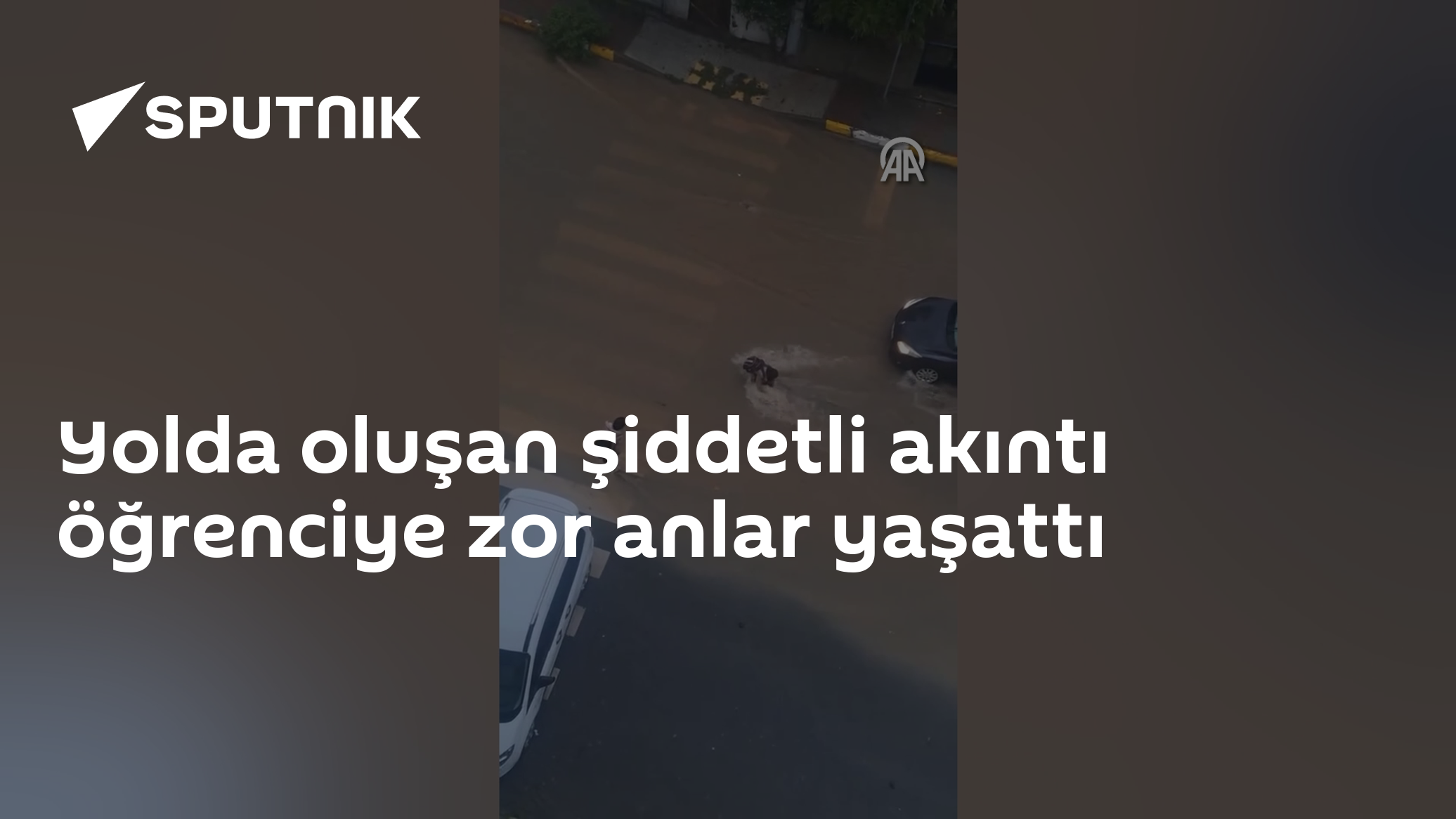 İstanbul'da sel baskınına karışan akıntı okul yolunda öğrenciyi salladı