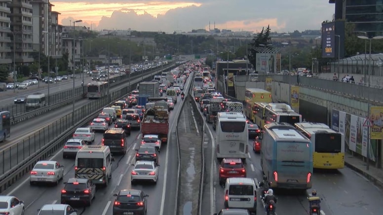 İstanbul trafiğinin yıllık maliyeti 10 milyar dolara ulaştı - Görsel 1