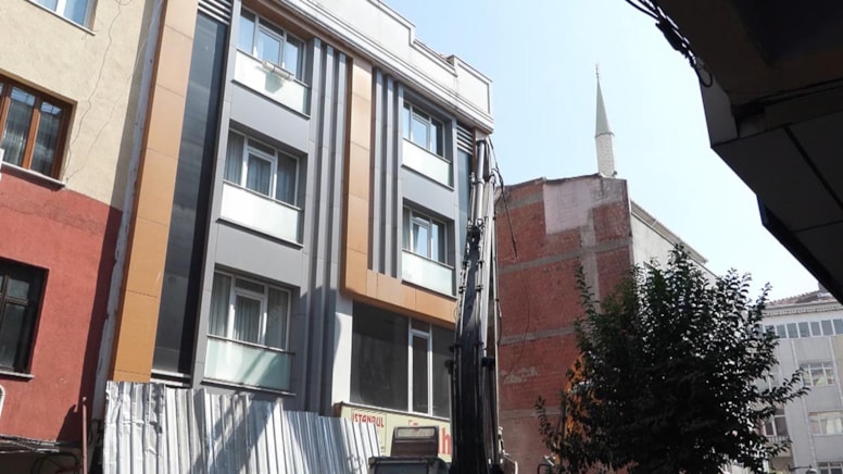 Kentsel dönüşüm yıkımı sırasında facianın eşiğinden dönüldü - Görsel 1