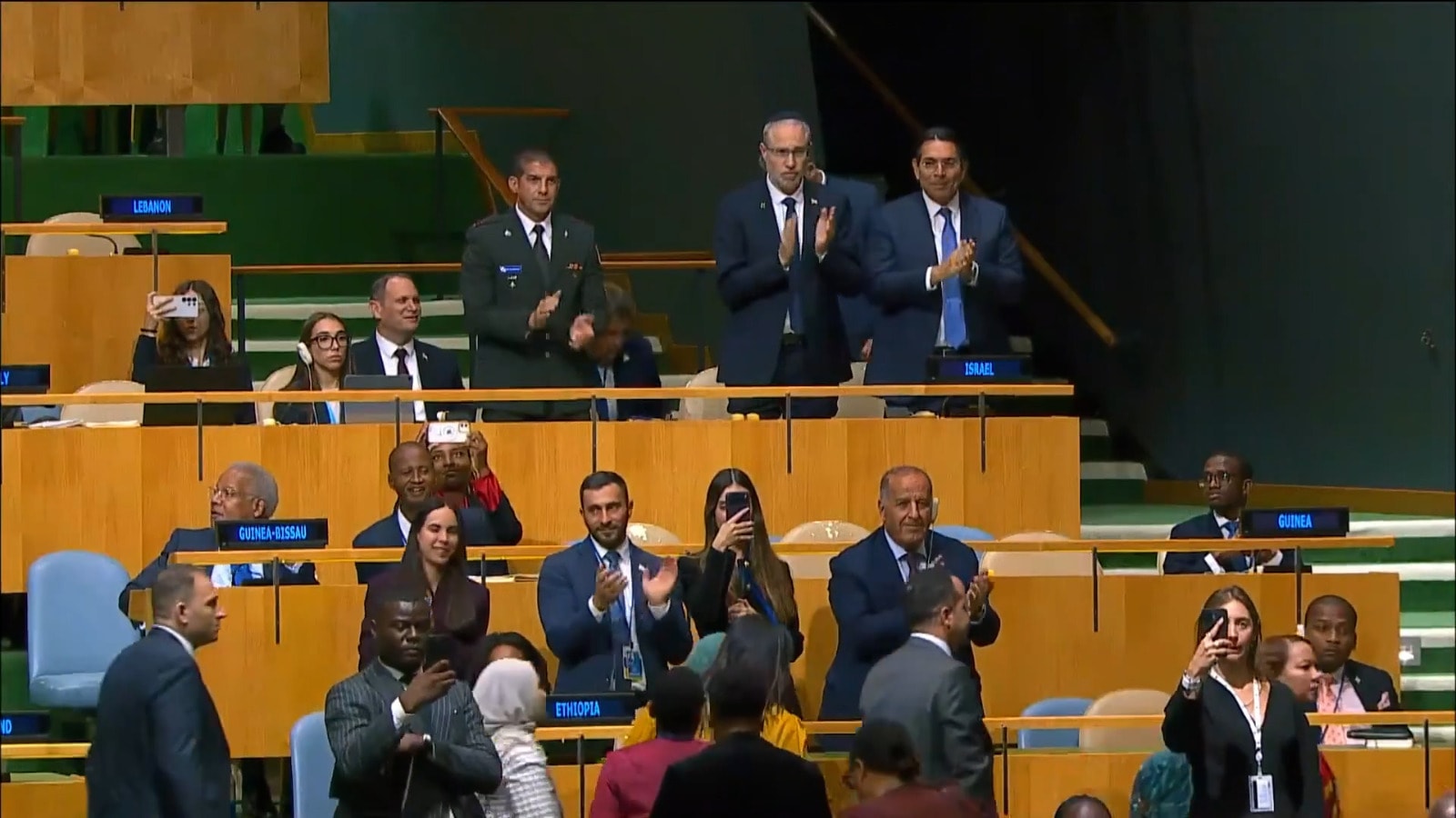 Kürsüye gelen Netanyahu'ya BM salonunda büyük şok! - Görsel 4