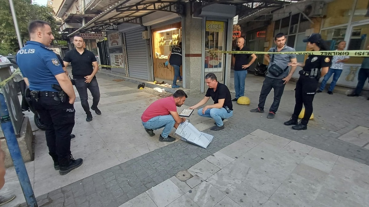 Kuyumcu dükkanına silahlı soygun: 2 yaralı