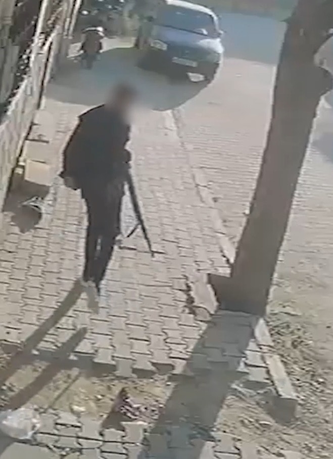 Manisa Turgutlu'da saldırgan okula böyle gelmiş - Görsel 1