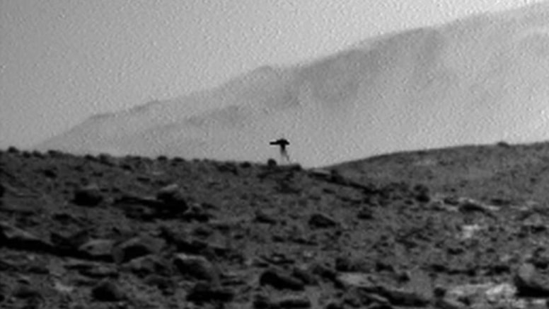 Mars'tan gelen görüntü kafaları karıştırdı! Kameraya takılan gizemli silüet: '13 saniye önce yoktu' - Görsel 1