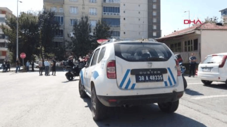 Melikgazi'de dehşet anları: Kıraathane çalışanı husumetlisini av tüfeğiyle karnından vurdu - Görsel 1